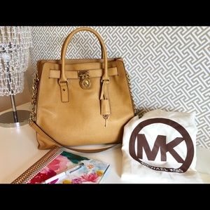 👜 Michael Kors 🌟Large Hamilton Purse